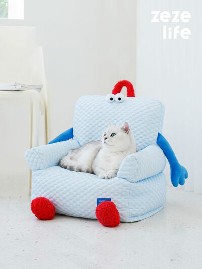 Big-Eyed Blue Hug Cat Couch