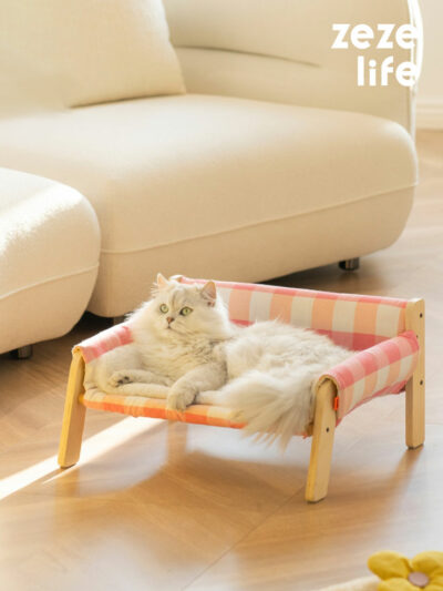 Wooden Checkered Cat Armchair